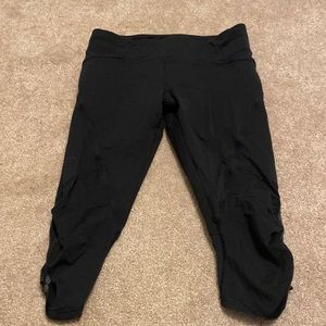 Lululemon below knee cropped tights